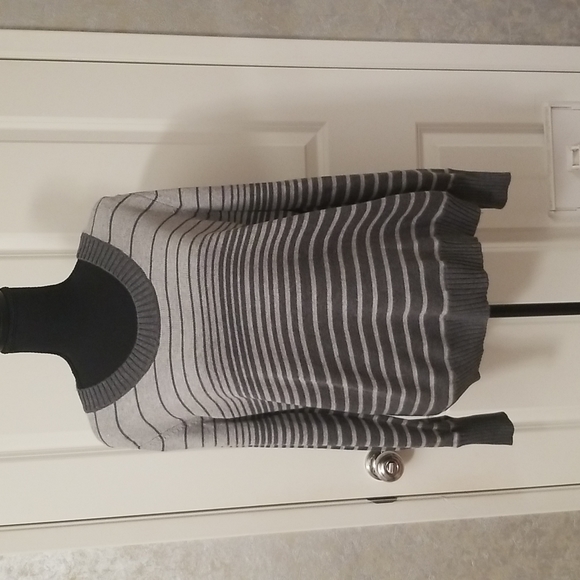 Sonoma Sweaters - Sonoma Large Grey Striped Sweater